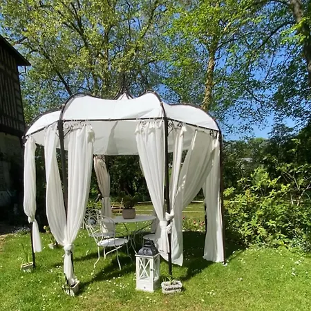 La Des Ecureuils לינה וארוחת בוקר