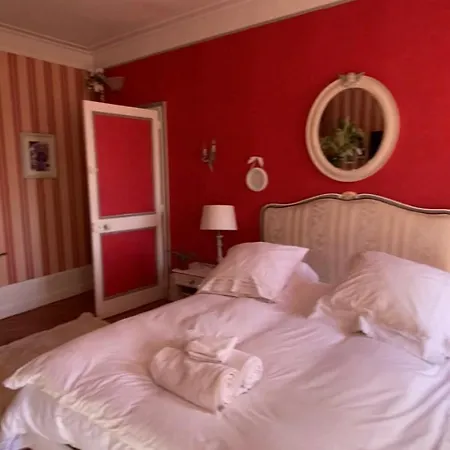 לינה וארוחת בוקר La Des Ecureuils 3*